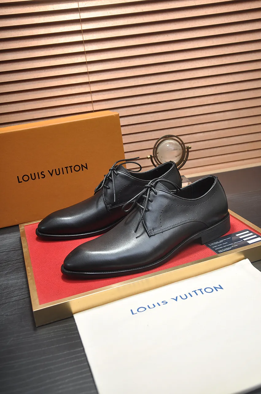 Men's men's shoes 💰540💶 [LV] (original single cowhide lining) 🍀LV's latest genuine leather business suit shoes are launched simultaneously on the official website. The first-layer cowhide imported from Italy is made of heavy gold, 💥official website 1:1 rubber outsole. Versatile to wear, high-end without losing class, and the color combination is extraordinary. This four-season style is alluring when worn on your feet, showing off your big-name flair. Standard code 38-45 (45 customized)